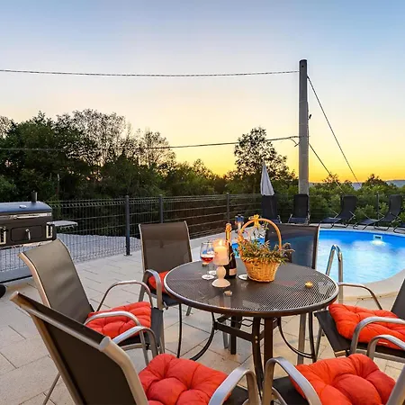 3 Bedroom Lovely In *