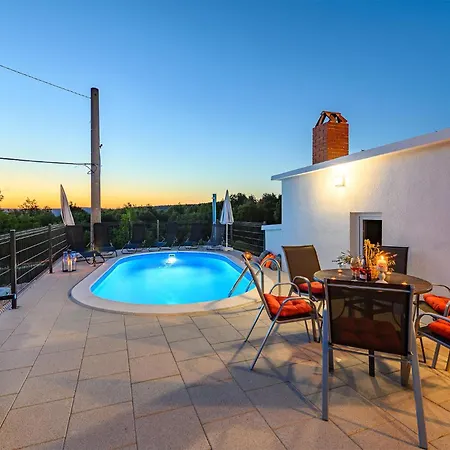 3 Bedroom Lovely In Labin (Istria)