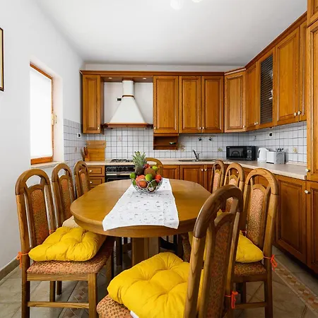 3 Bedroom Lovely In Labin