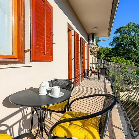 Apartment 3 Bedroom Lovely In Labin