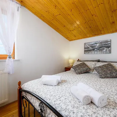 3 Bedroom Lovely In Labin