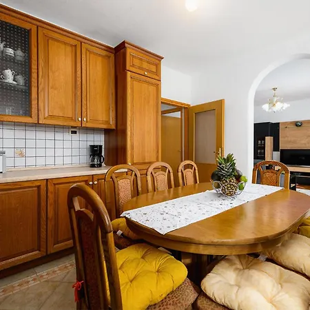 3 Bedroom Lovely In Labin *