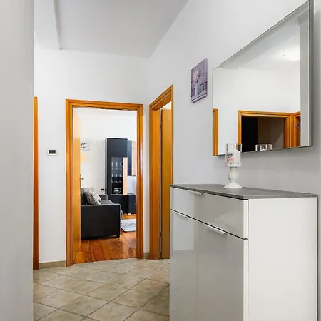 3 Bedroom Lovely In Labin