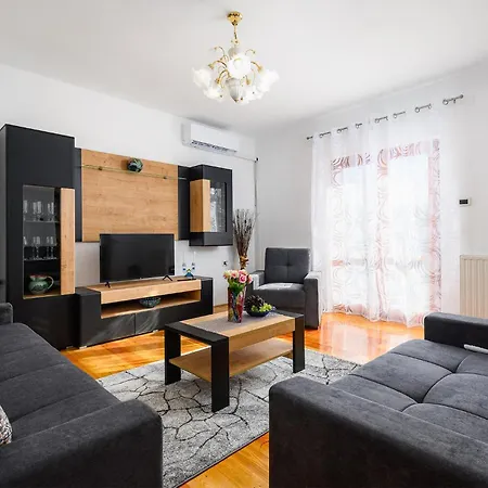 3 Bedroom Lovely In Labin *