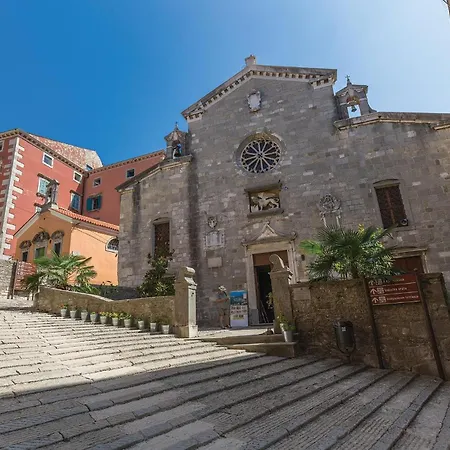 Apartment 3 Bedroom Lovely In Labin