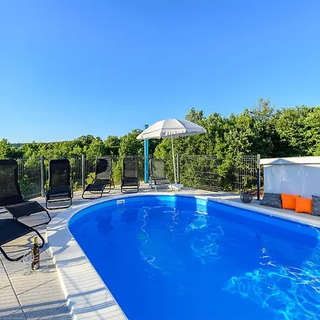 3 Bedroom Lovely In Labin *