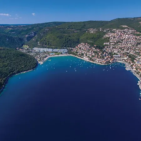 Apartment 3 Bedroom Lovely In Labin