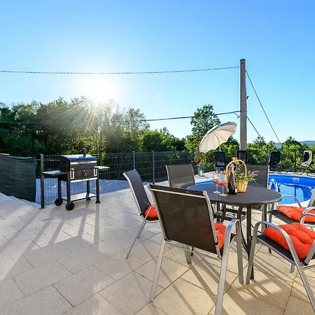 3 Bedroom Lovely In Labin Apartment *